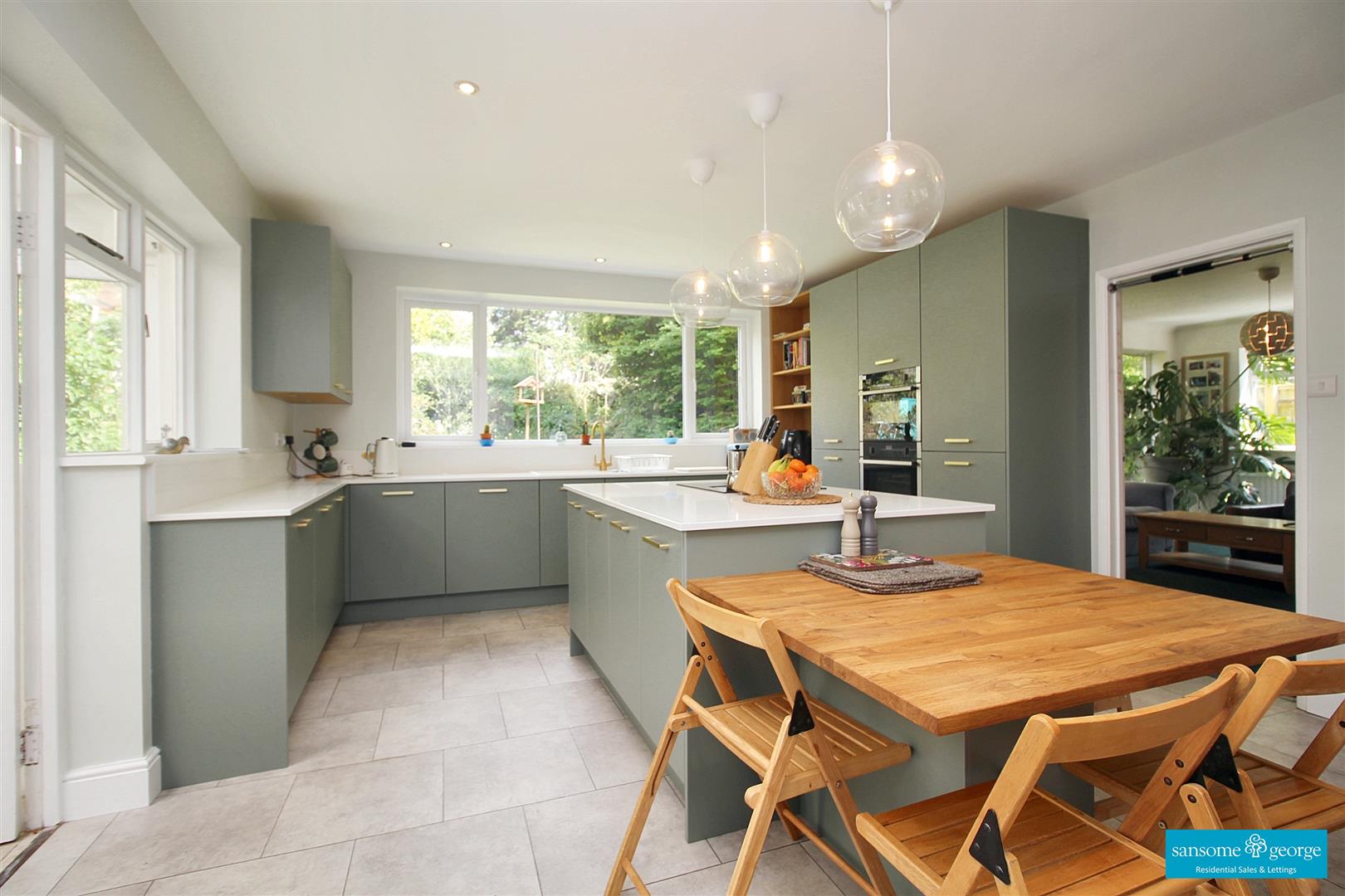 4 bed property in Circuit Lane, Reading